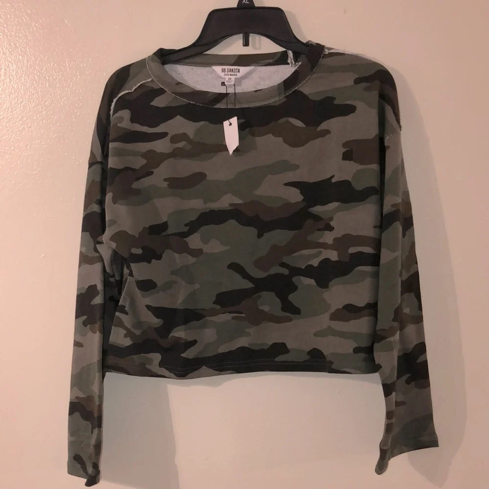 Bb Dakota camo top,size M - Picture 2 of 5
